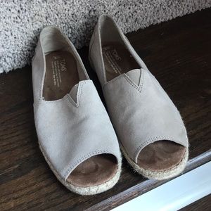 Like new Toms open toe shoes